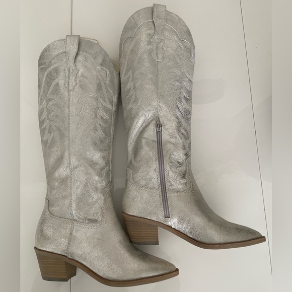 Dolce Vita Solida Leather Silver Metallic
Embroidered Cowboy Western Boot Sz 6.5 - Picture 4 of 15